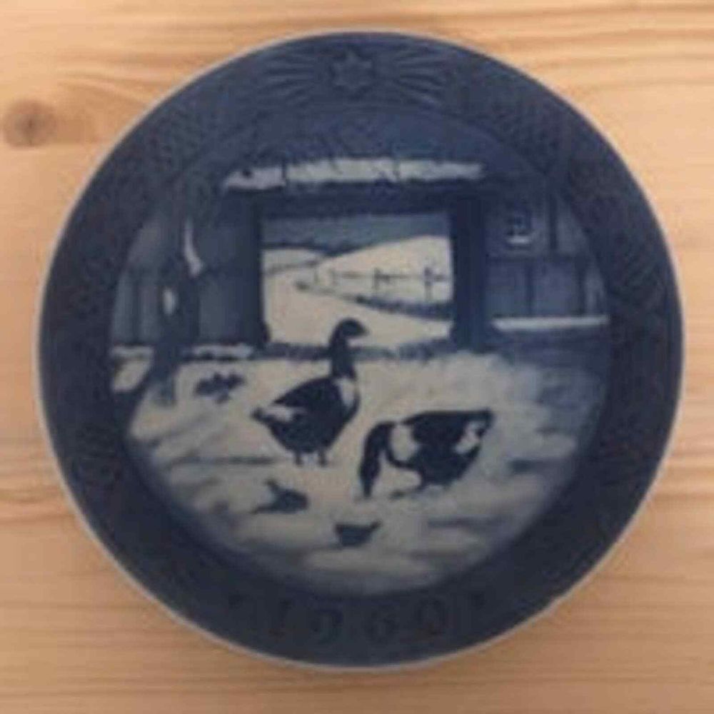 Royal Copenhagen, Christmas plate, 1969 in‎ the old farm yard EUC